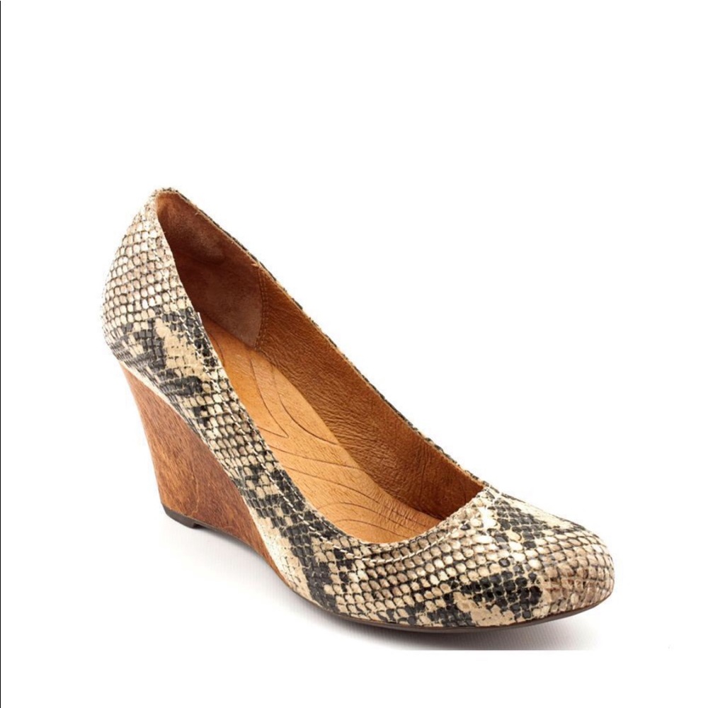 Indigo Purity Snow Snakeskin Wedge 🐍